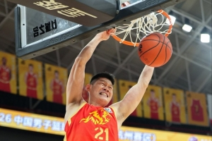 效率无敌！胡金秋16中13轰全场最高30分外加5板1助1断