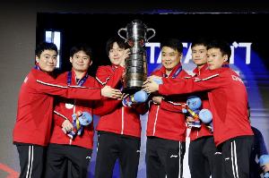 王皓在世乒赛总结会上宣布，王楚钦成为男队队长，梁靖崑为副队长