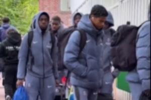 一则巴黎U17的视频在X上爆火：视频里显示，队伍只有一名白人球员